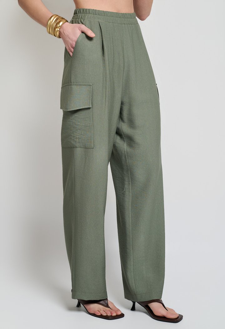 Set with a zip-up jacket and cargo trousers
