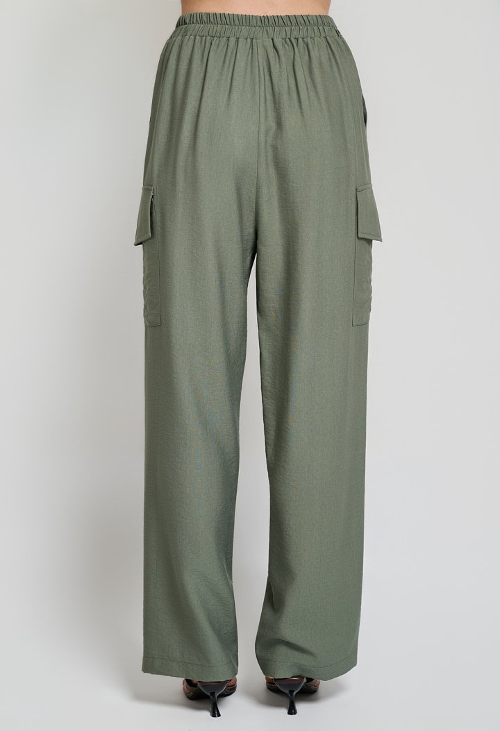 Set with a zip-up jacket and cargo trousers