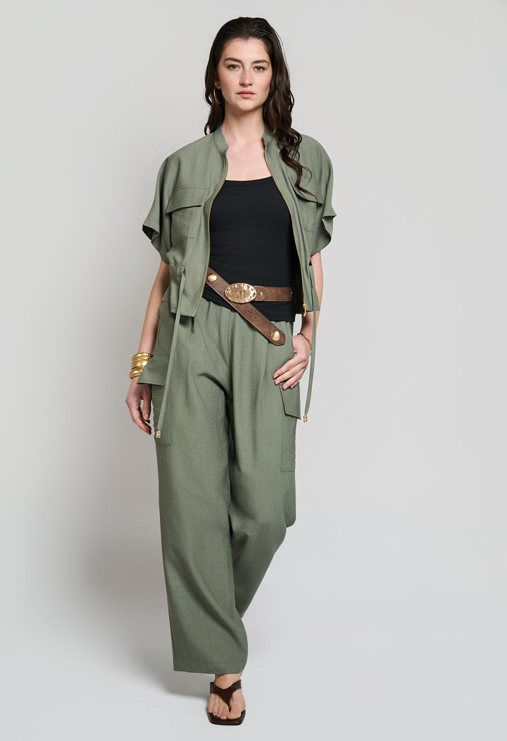 Set with a zip-up jacket and cargo trousers