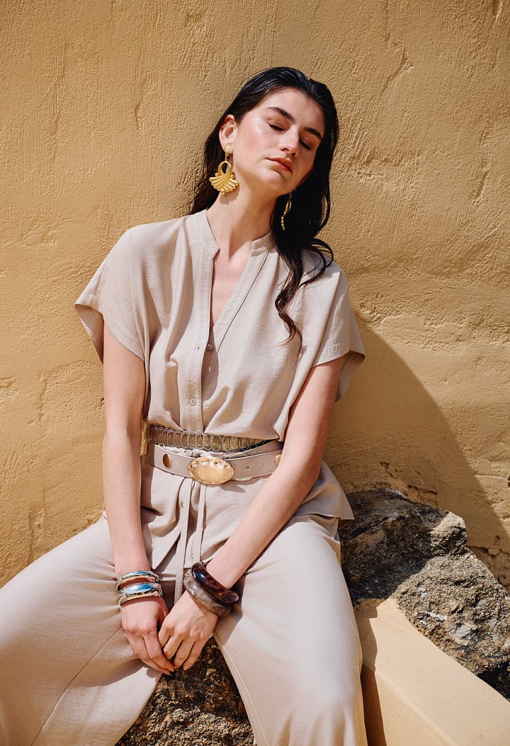 Set with a button-up blouse and trousers with an elastic waistband