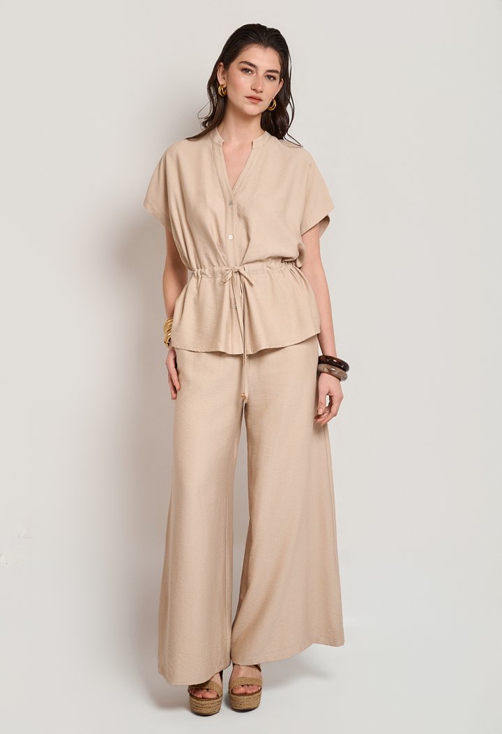Set with a button-up blouse and trousers with an elastic waistband