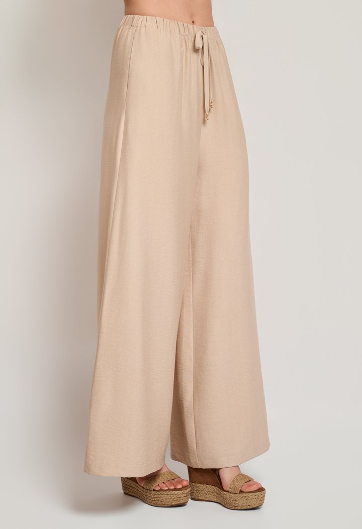 Set with a button-up blouse and trousers with an elastic waistband
