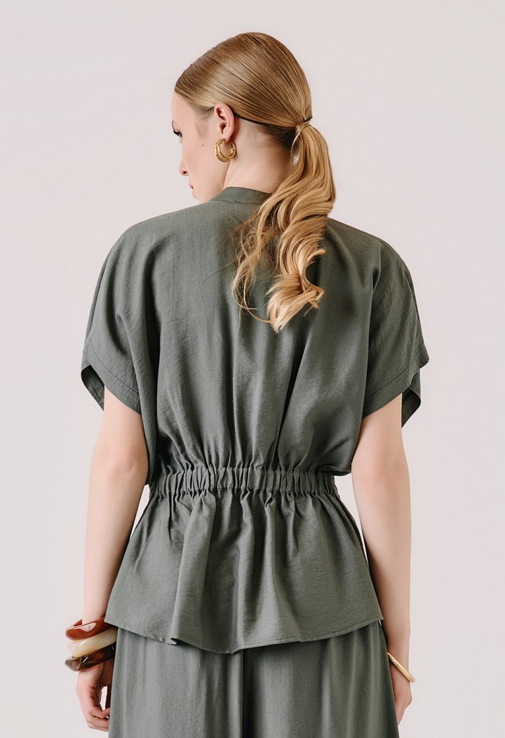 Set with a button-up blouse and trousers with an elastic waistband