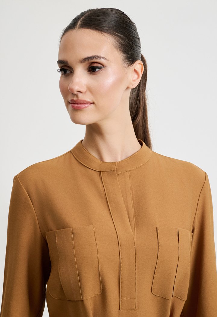 Midi dress with belt and mao collar
