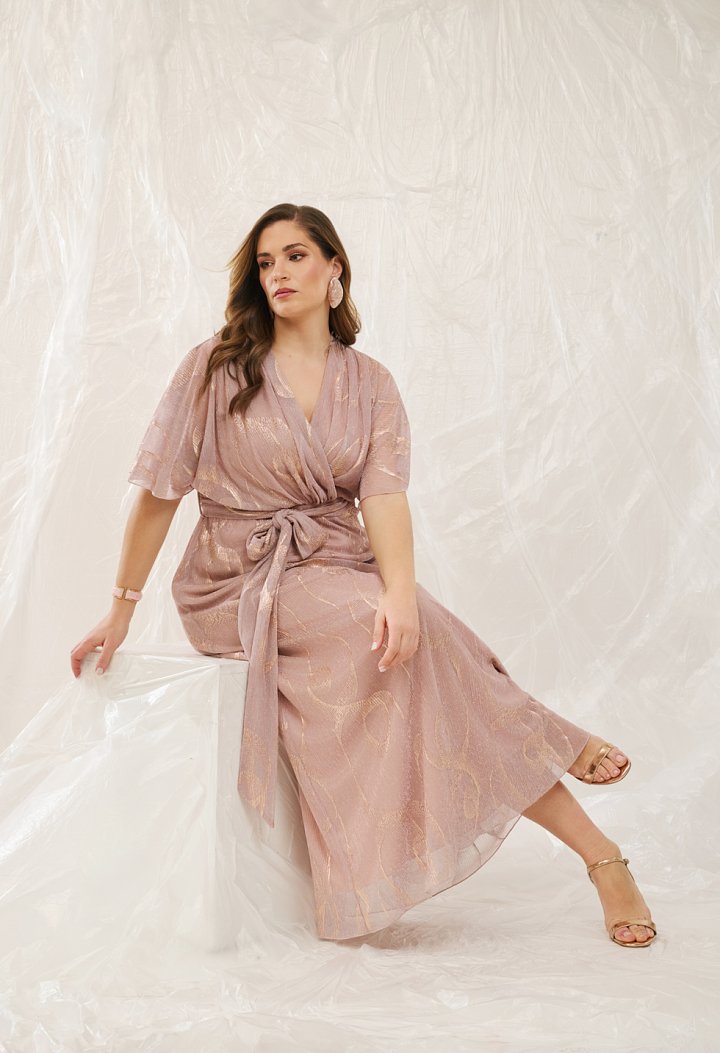 Maxi dress with a metallic pattern and belt