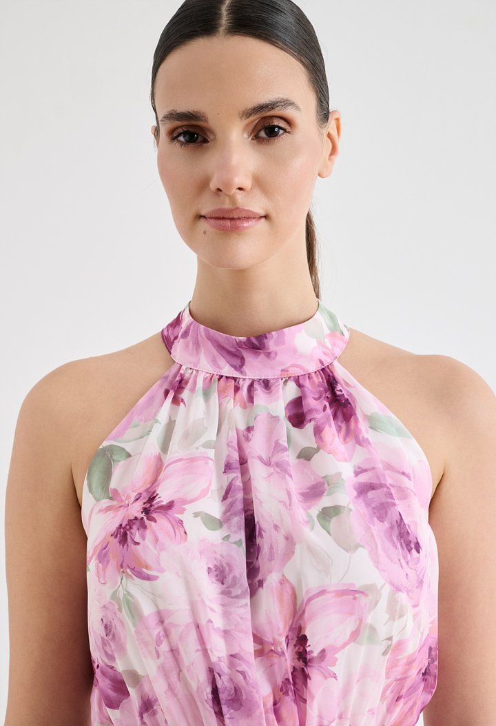 Romantic maxi dress with ruffles