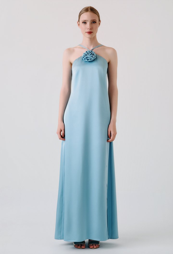 Maxi dress with a flower detail on the neckline