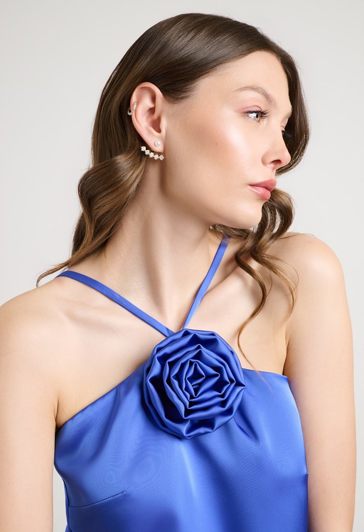 Maxi dress with a flower detail on the neckline