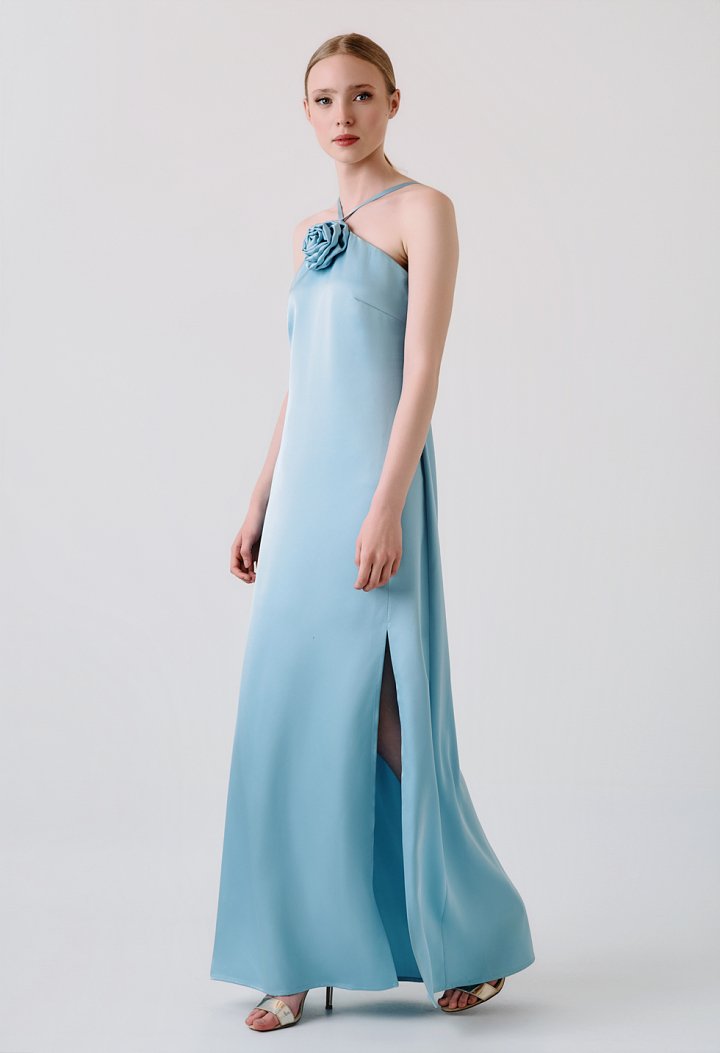 Maxi dress with a flower detail on the neckline