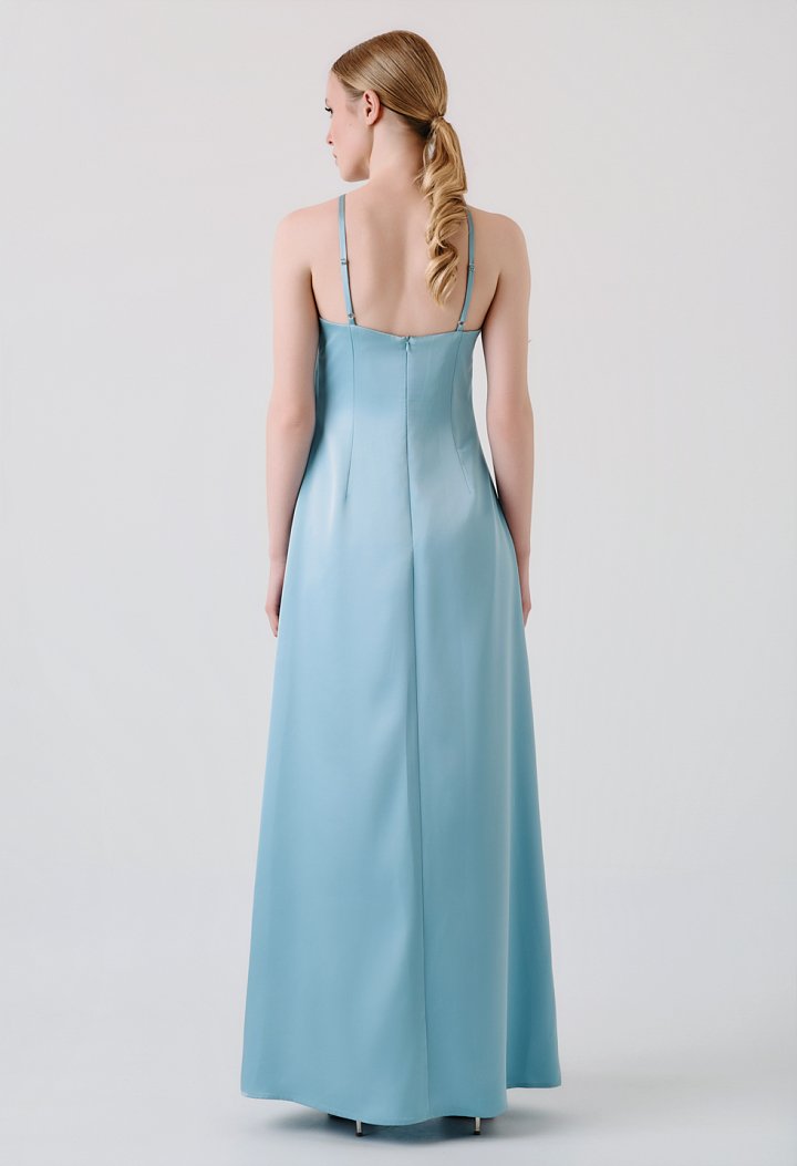 Maxi dress with a flower detail on the neckline