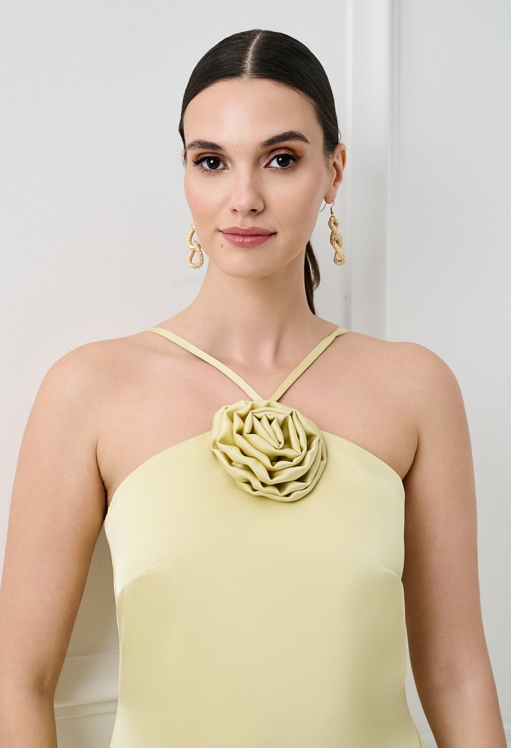 Maxi dress with a flower detail on the neckline