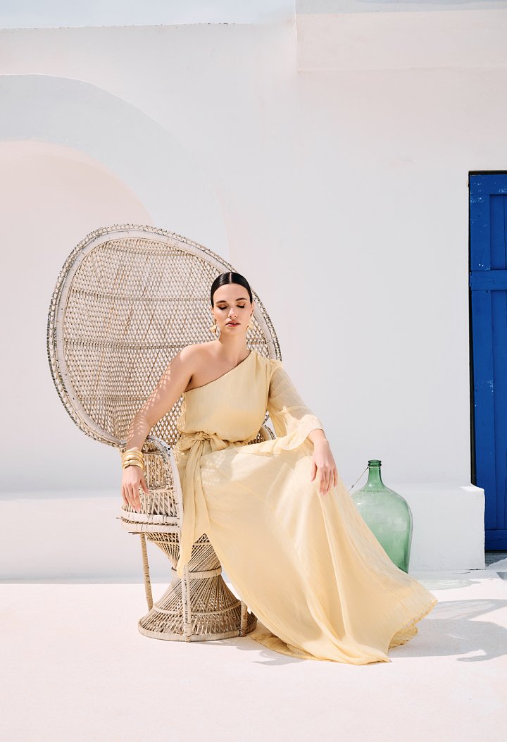 Maxi one-shoulder dress in pastel yellow