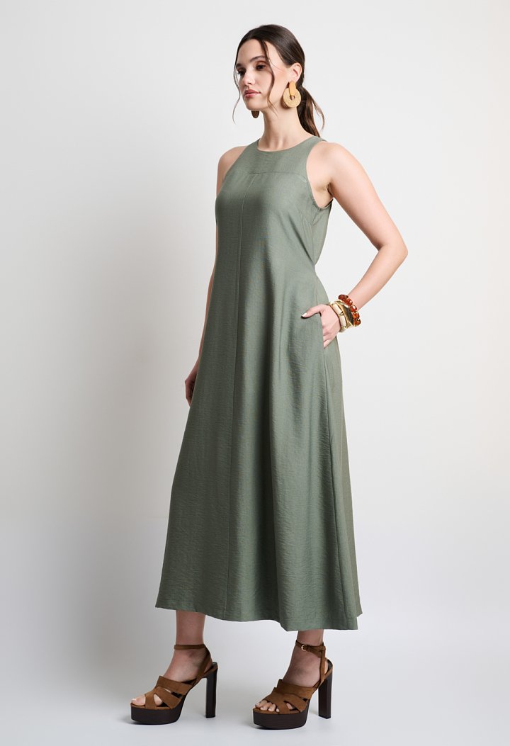Sleeveless maxi dress with a belt