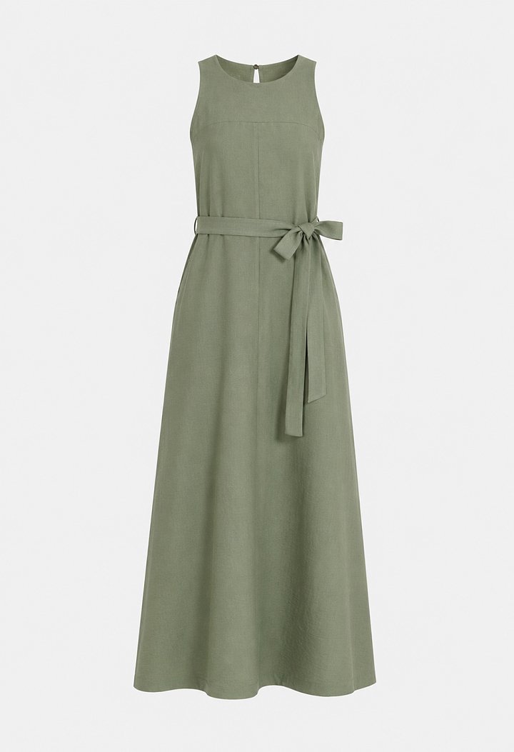Sleeveless maxi dress with a belt