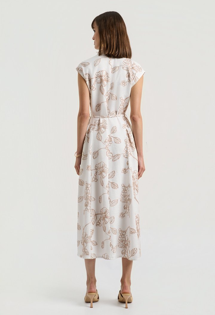 Maxi dress featuring floral embroidery
