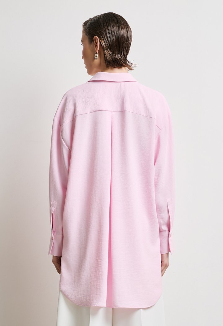 Pink long shirt in a relaxed fit