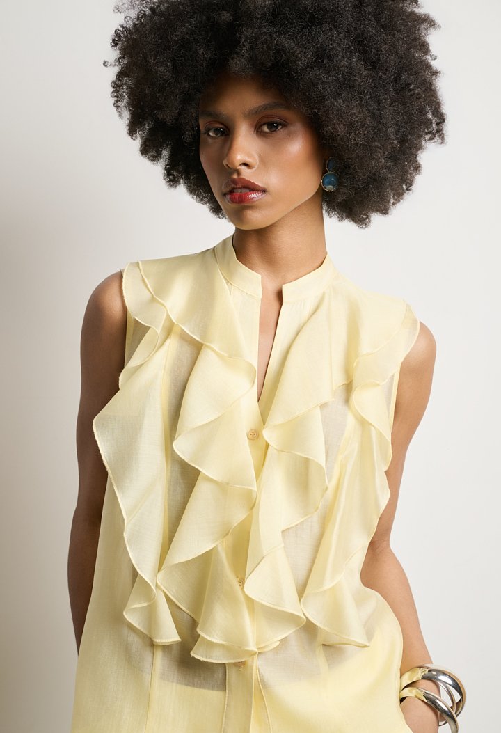 Sleeveless shirt with ruffles