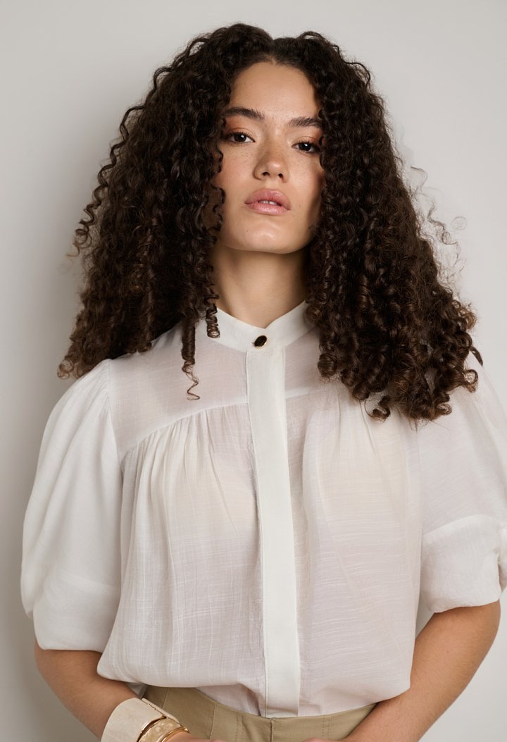 Shirt with puff sleeves