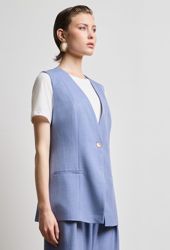 Sleeveless vest with back belt