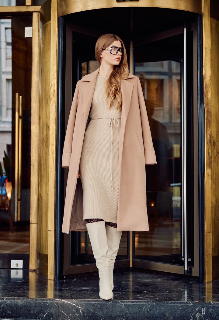 Long coat with buttons and classic collar