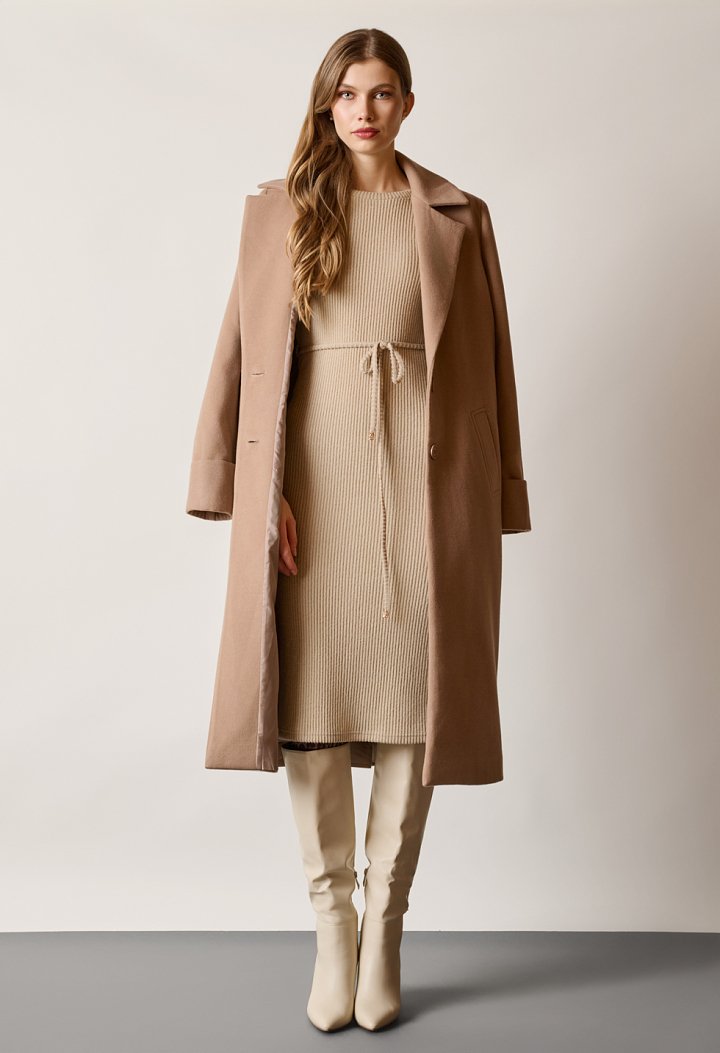 Long coat with buttons and classic collar