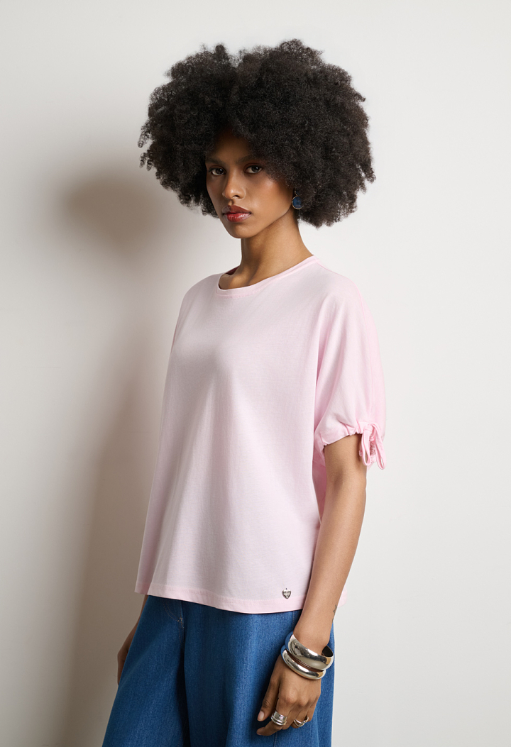Short-sleeve T-shirt with tie accents