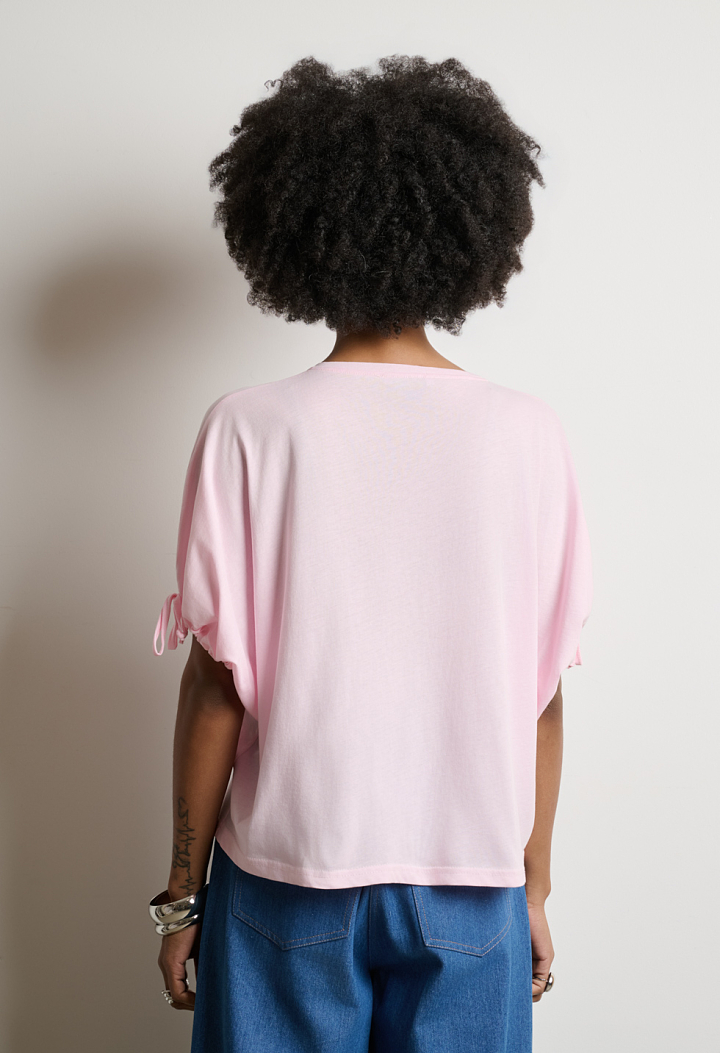 Short-sleeve T-shirt with tie accents
