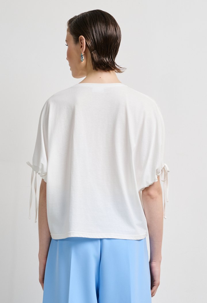 Short-sleeve T-shirt with tie accents