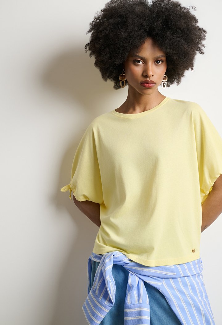 Short-sleeve T-shirt with tie accents