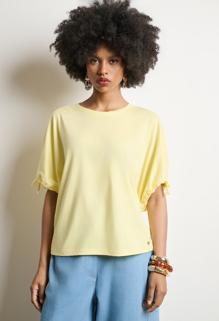 Short-sleeve T-shirt with tie accents