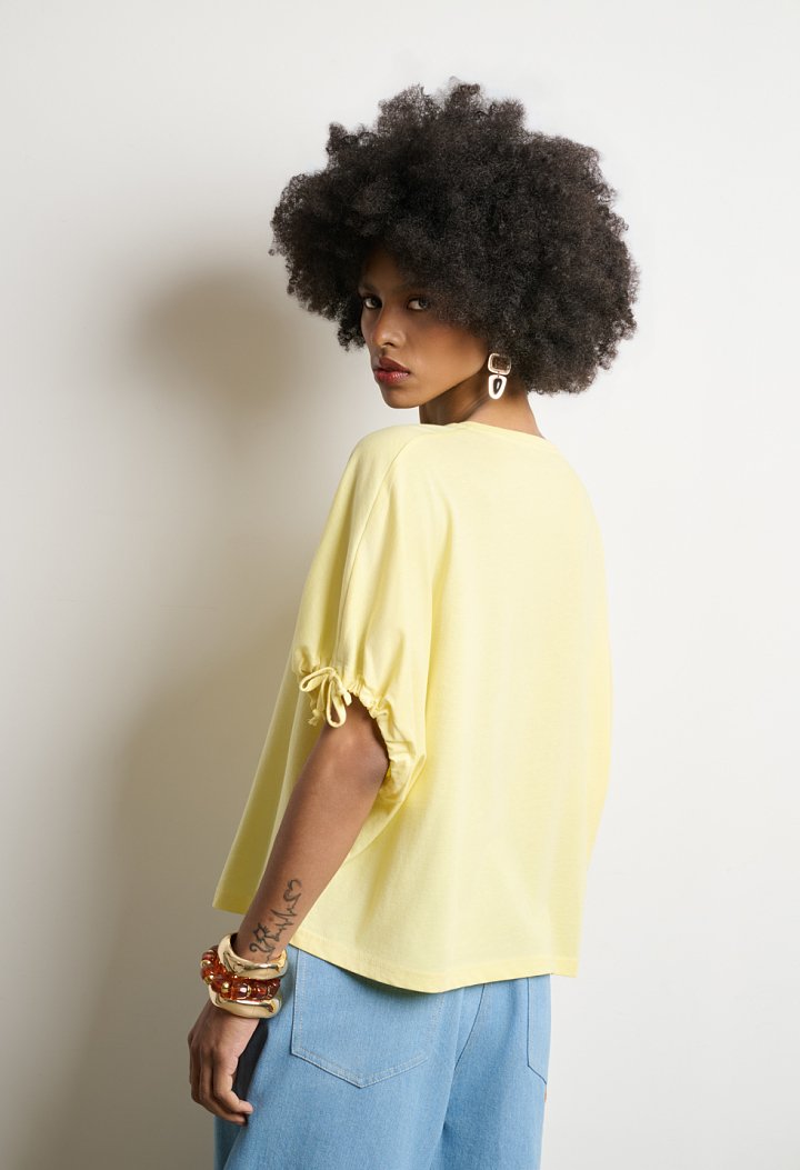 Short-sleeve T-shirt with tie accents