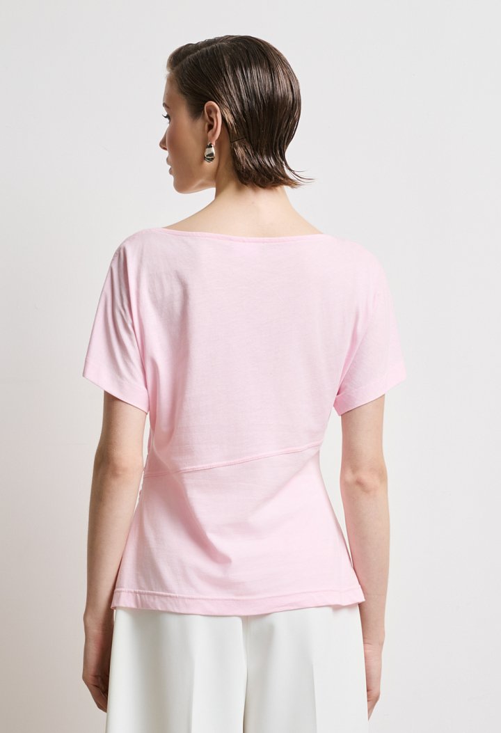 Asymmetric top with short sleeves