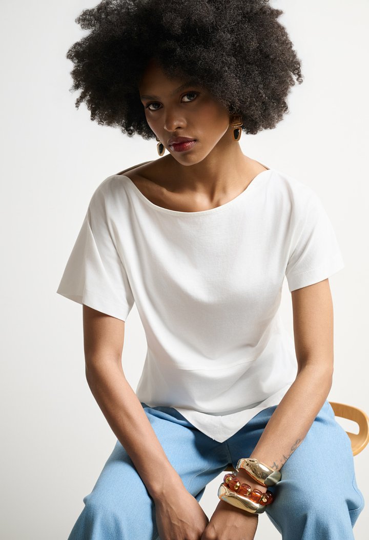 Asymmetric top with short sleeves