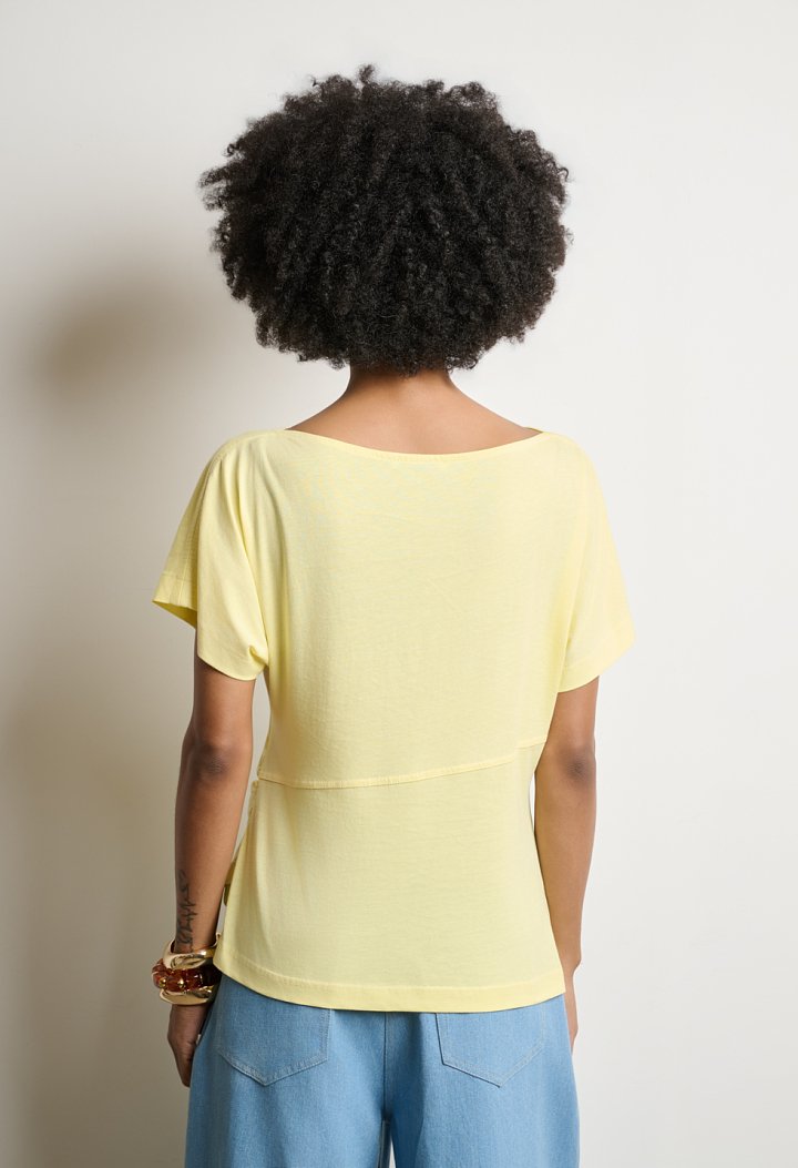 Asymmetric top with short sleeves