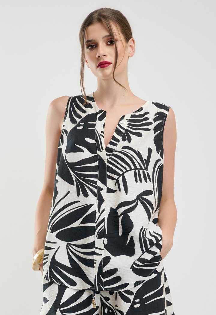 Αμάνικη μπλούζα με ασπρόμαυρο tropical print
