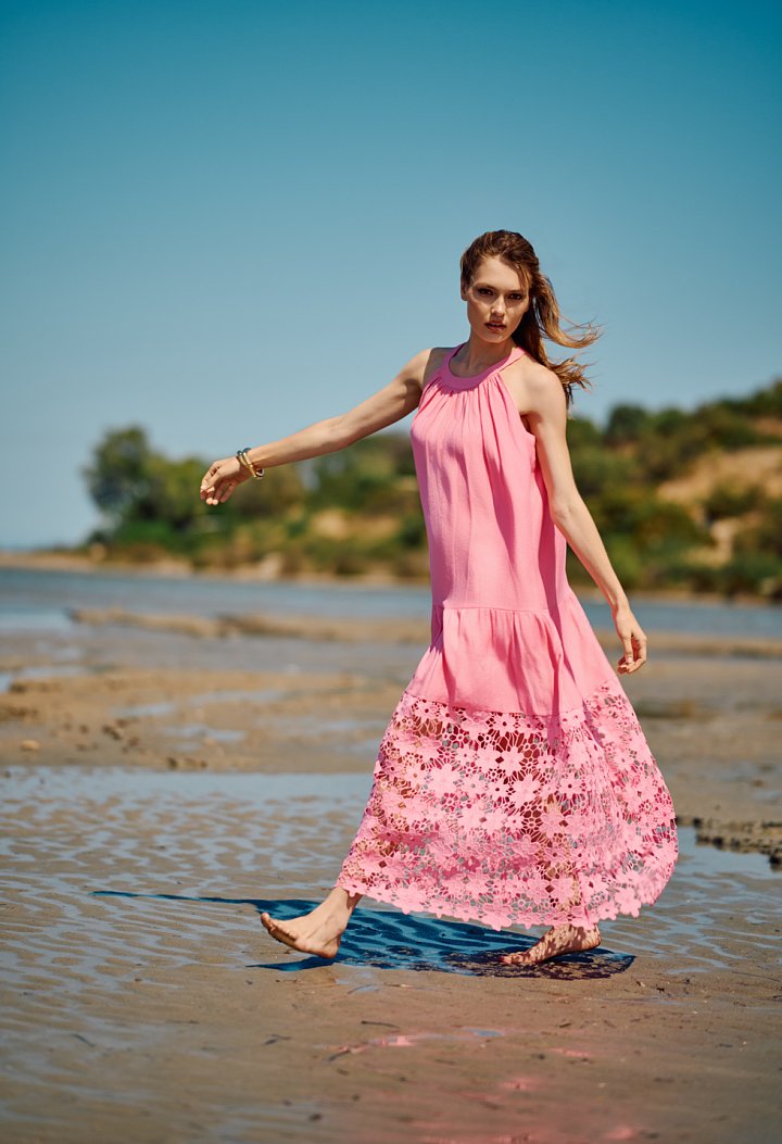 Maxi φόρεμα halter με δαντελένιο τελείωμα