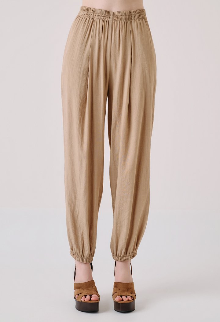 Flowy trousers with an elastic waistband