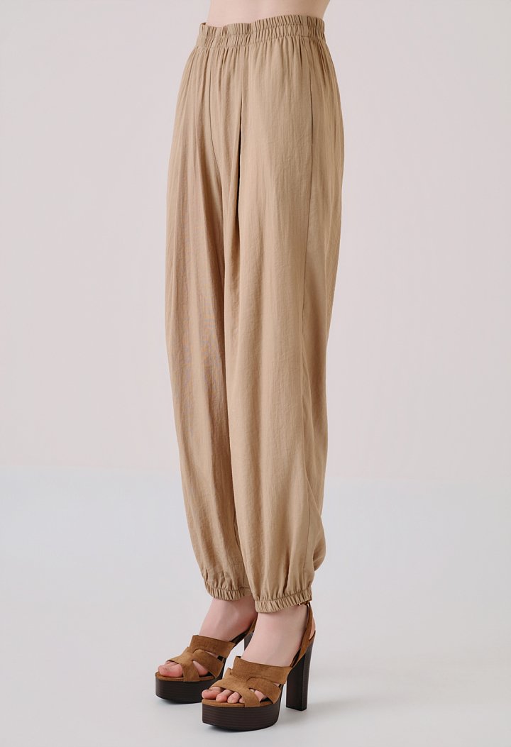 Flowy trousers with an elastic waistband
