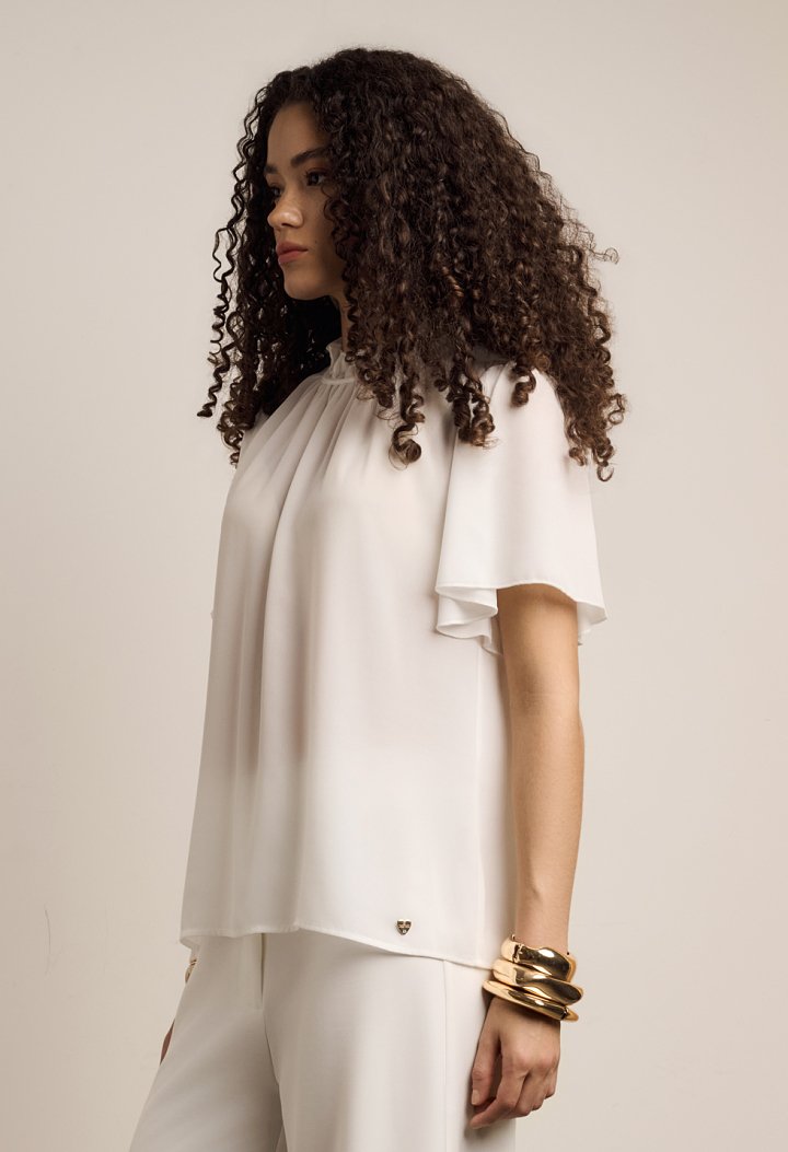 Blouse with ruffles and short sleeves