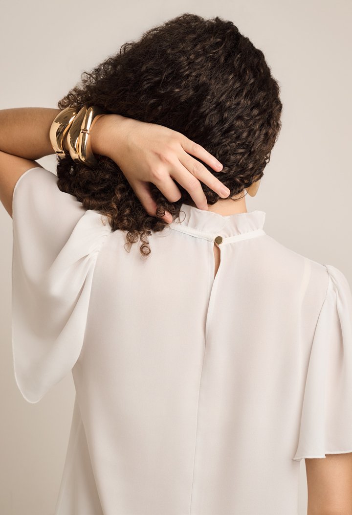 Blouse with ruffles and short sleeves