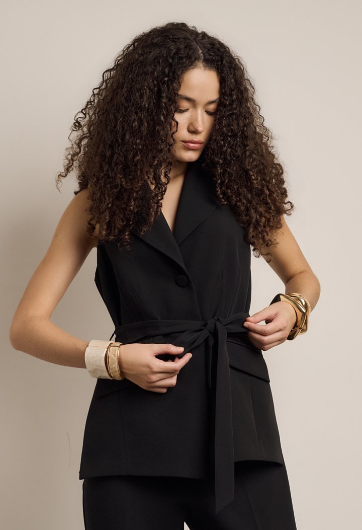 Sleeveless jumpsuit with front buttons and belt