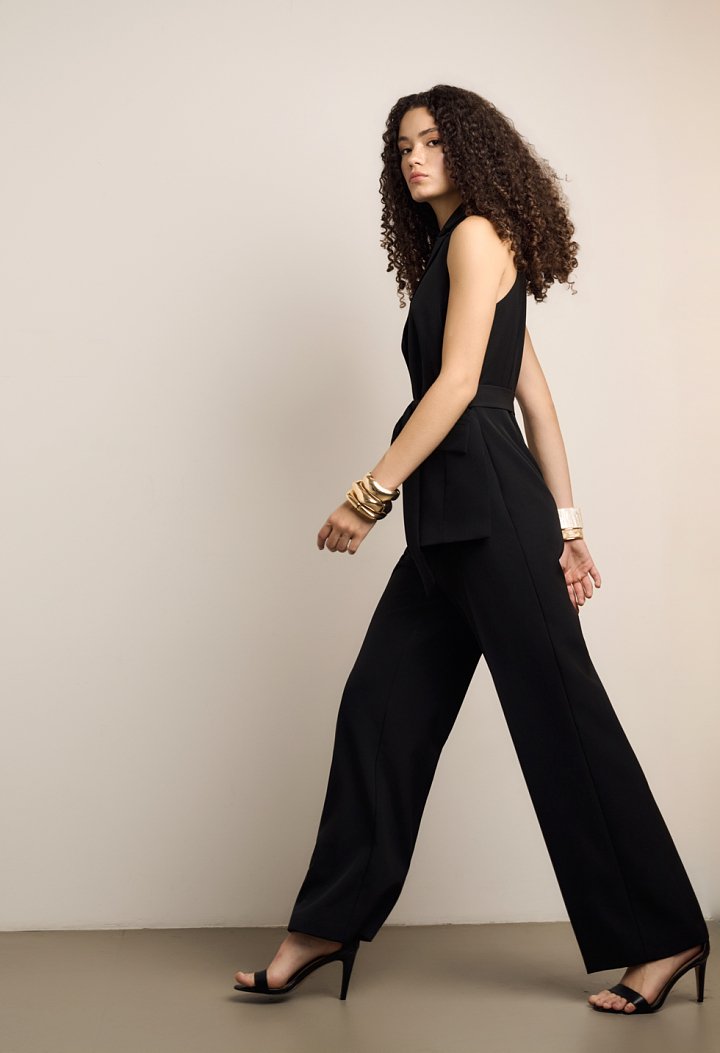 Sleeveless jumpsuit with front buttons and belt