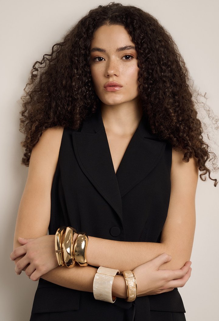 Sleeveless jumpsuit with front buttons and belt