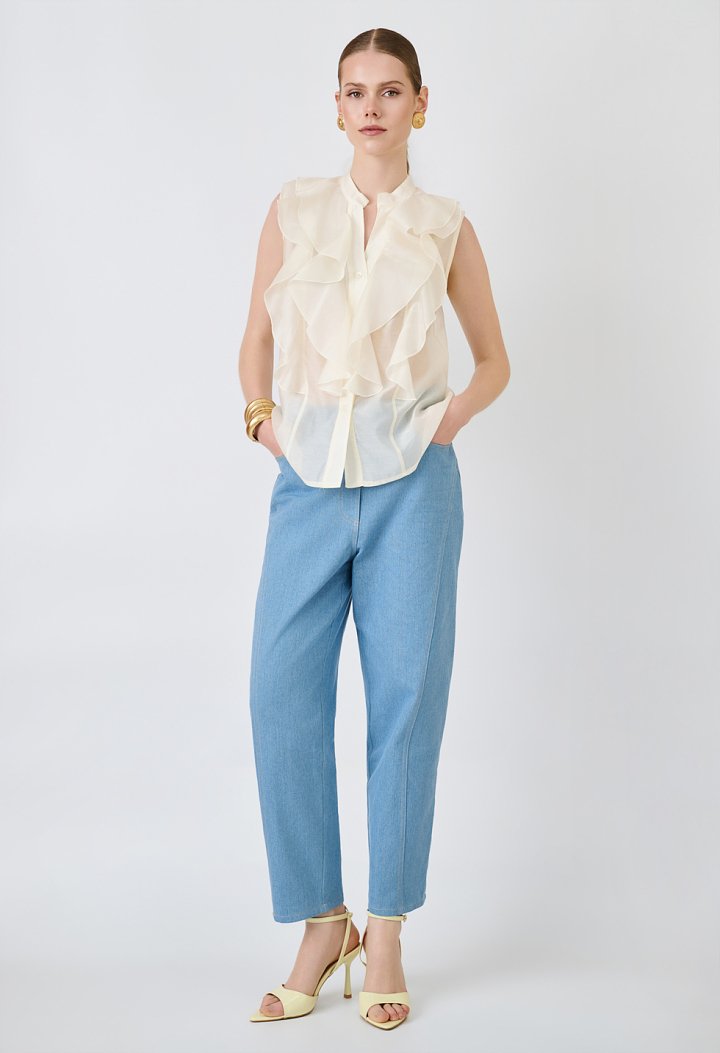 Sleeveless shirt with ruffles
