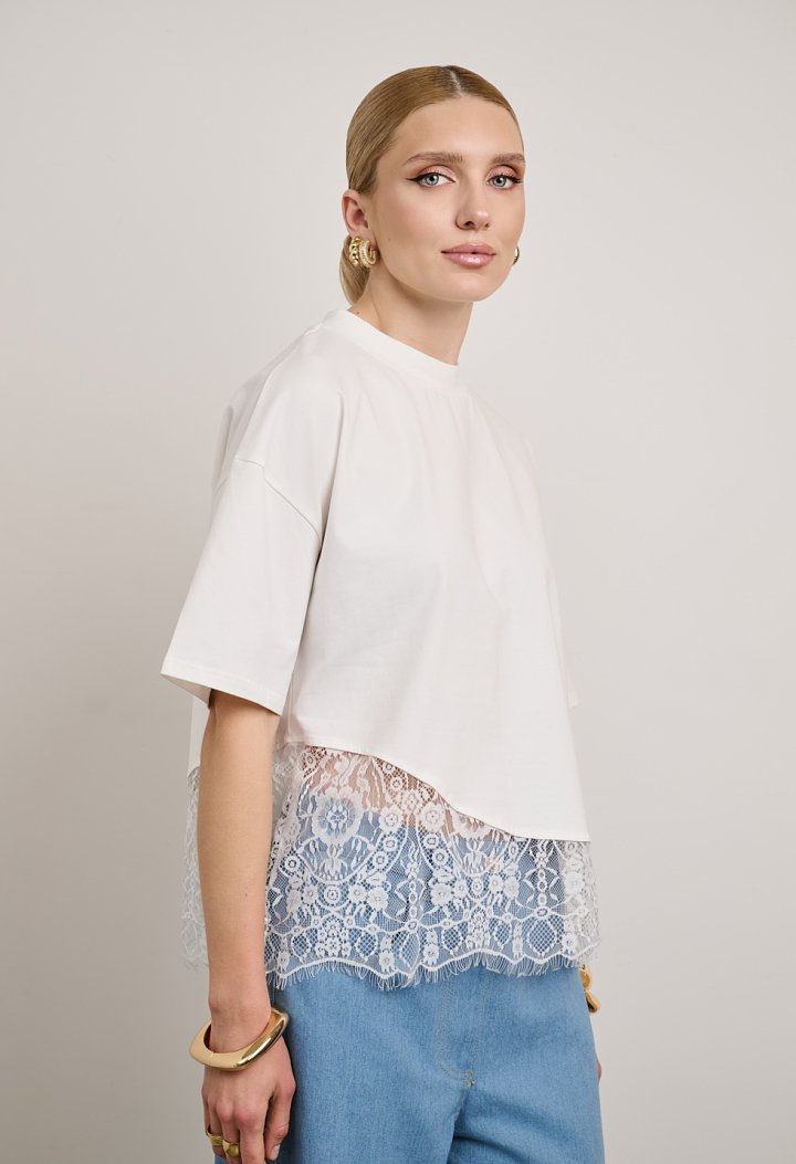 Blouse with lace trim