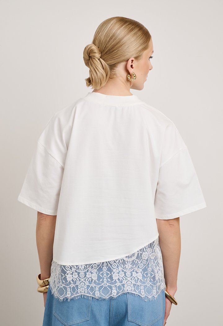 Blouse with lace trim