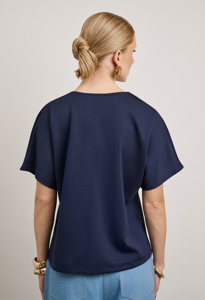 Blouse with a V-neckline and gold buttons