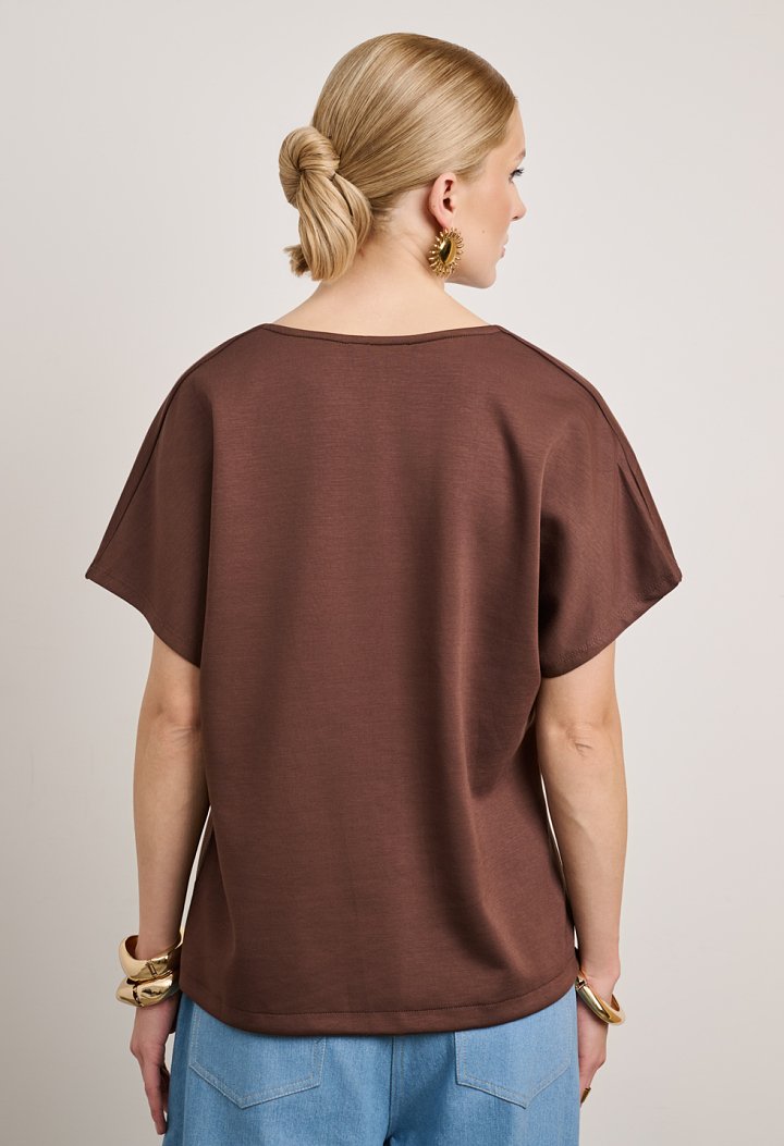 Blouse with a V-neckline and decorative button