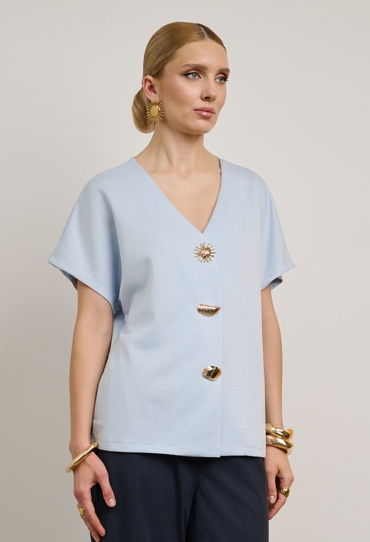 Blouse with a V-neckline and decorative button