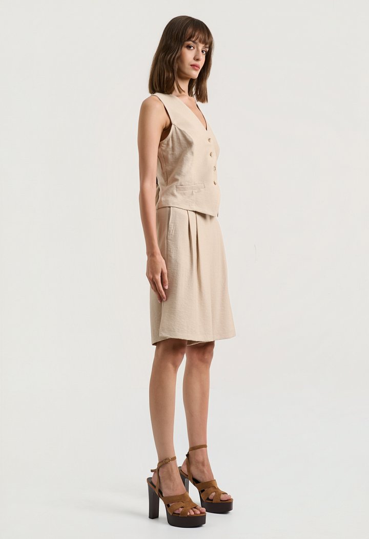 Pleated bermuda shorts with an elastic waistband